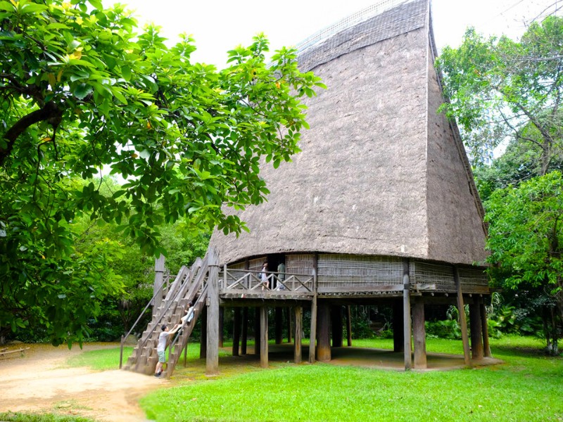 Maison Rông traditionnelle des Bana
