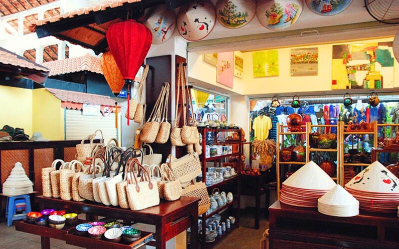 Espace de vente de souvenirs sur le site des tunnels de Cu Chi