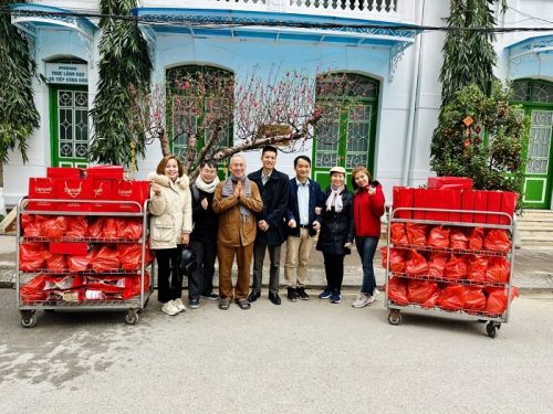 Offrir des cadeaux du Têt à l’occasion de Nouvel An lunaire 2023