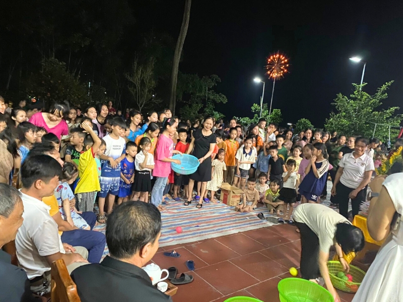 Les enfants sont enthousiastes à participer aux jeux du programme