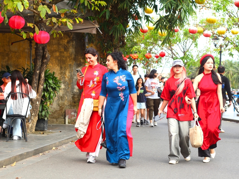 Souvenir élégant par excellence : Ao dai vietnamien