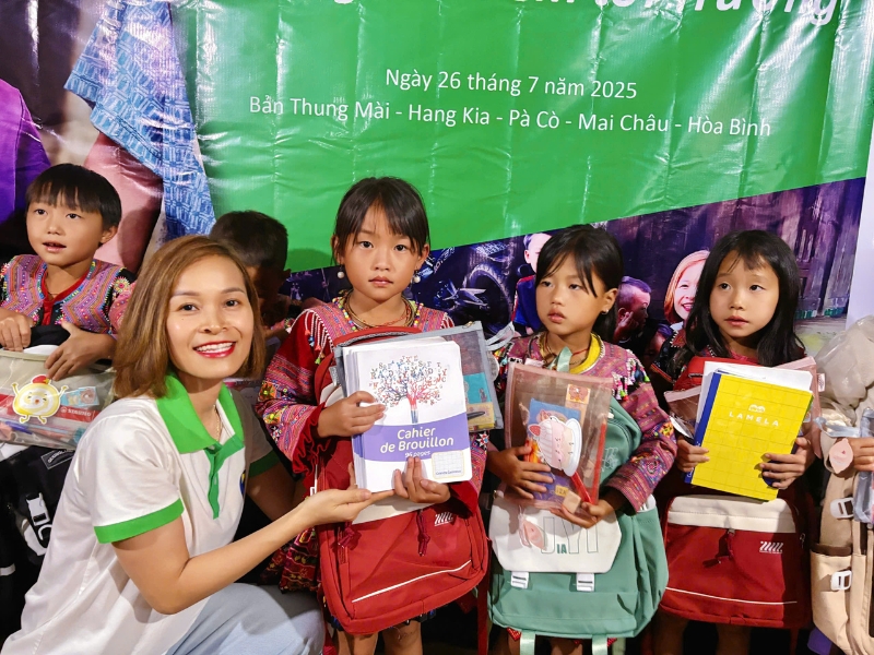 Le 26 juillet 2025, Horizon Vietnam solidaire à Thung Mai : des fournitures scolaires pour un avenir meilleur