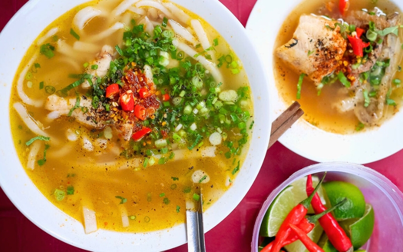 Chao canh (Soupe de nouilles épaisses)
