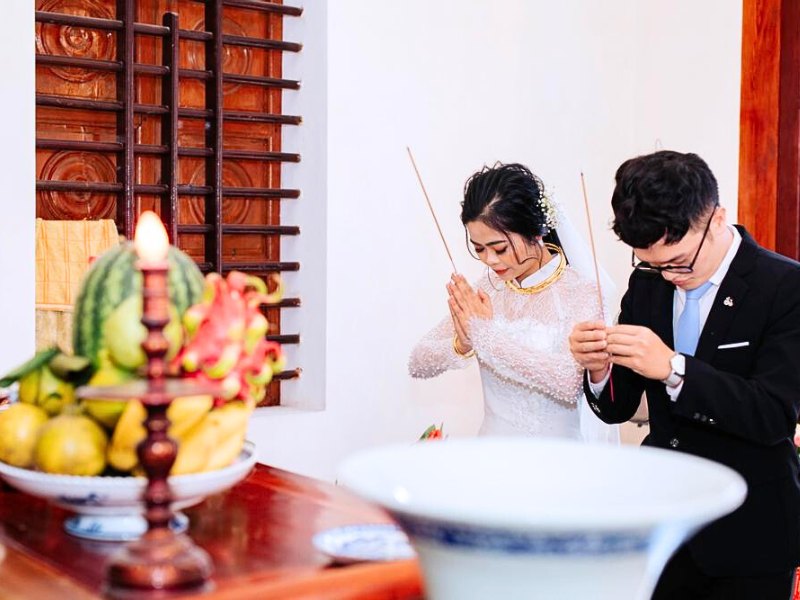 Rituel devant l’autel des ancêtres