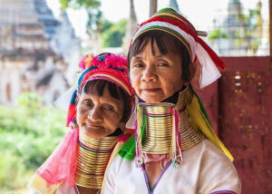 aldea de Mujeres Jirafas